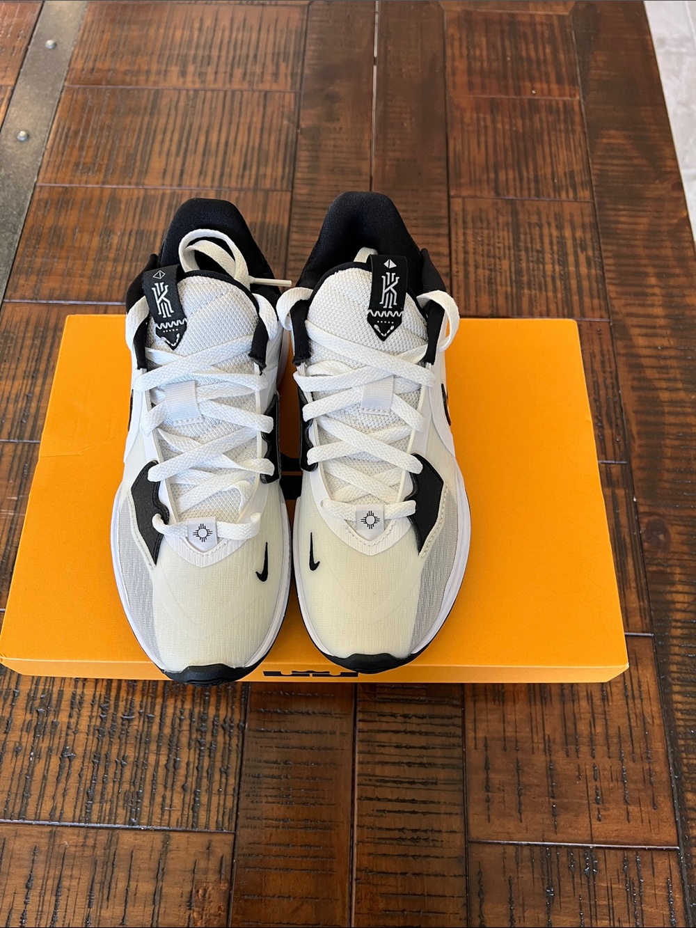 Nike Kyrie Low 5 TB size US size 5.5 (box in photos will be used for shipping)
